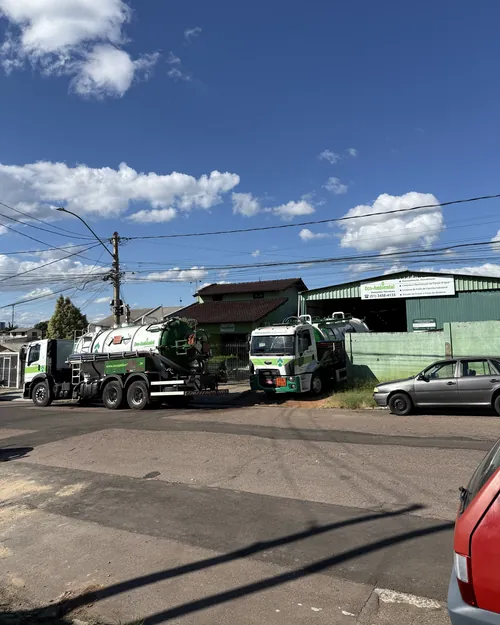 Sede da Eco Ambiental no Rio Grande do Sul com caminhões de sucção